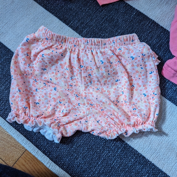 4 Carter's Shorts Bundle 12 M - Picture 6 of 7